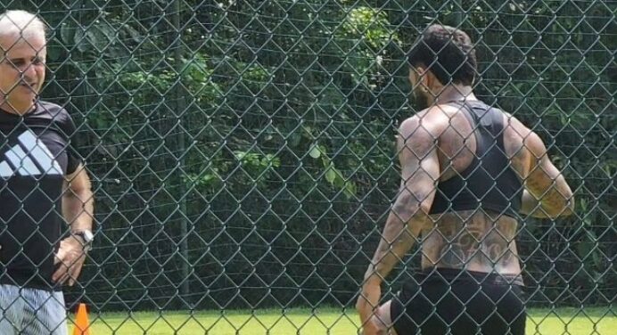 Gabigol treina com preparador físico do Flamengo, e foto viraliza nas redes sociais