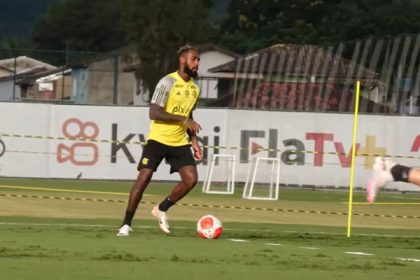 Gerson em treino do Flamengo