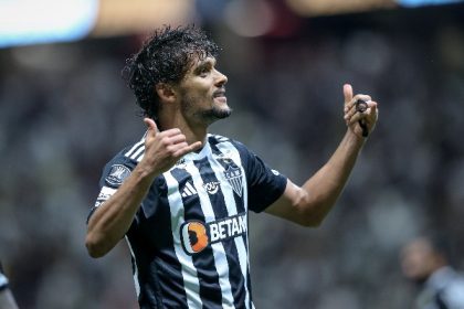 Gustavo Scarpa comemora gol pelo Atlético-MG