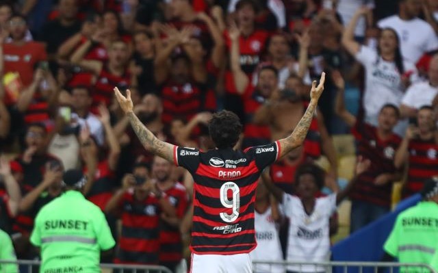 Pedro comemora gol do Flamengo, contra o Palestino