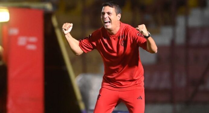 Técnico da base, Rafael Bahia completa 50 jogos pelo Fla; veja números e títulos
