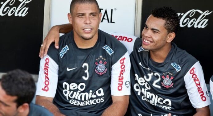Ex-Corinthians, atacante ‘aposentado’ é anunciado por adversário do Flamengo na Copa do Brasil