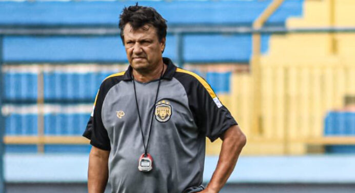 Adilson Batista deixa o Amazonas e assina contrato com Cruzeiro após derrota para o Flamengo