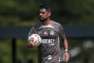 Técnico do Corinthians antes de jogo contra Flamengo