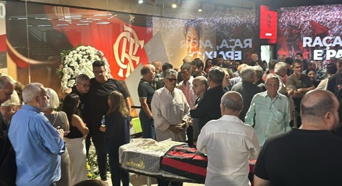 Corpo de Apolinho é velado em sede do Flamengo