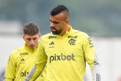 Fabrício Bruno e Varela em treino do Flamengo