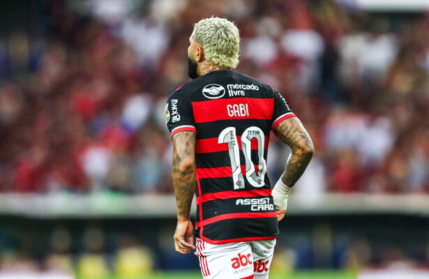 Gabigol com a camisa 10 do Flamengo