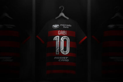 Camisa 10 do Flamengo com Gabigol