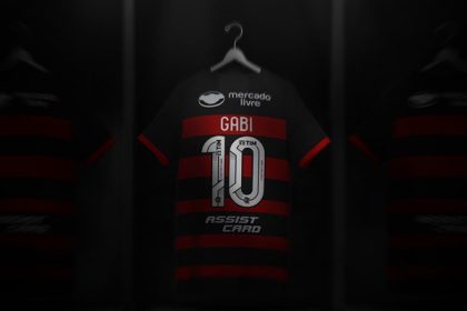 Camisa 10 do Flamengo com Gabigol