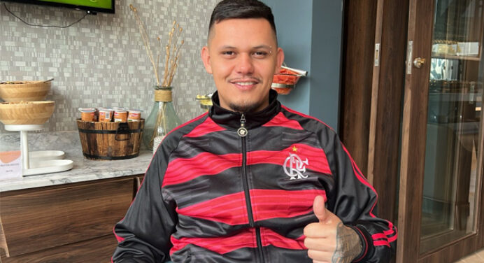 Torcedor do Flamengo se emociona com sorteio para ver jogo no Chile e brinca: “Não vou perder mais nenhum”