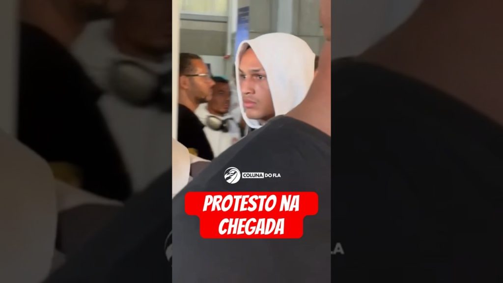 PROTESTO NA CHEGADA DO FLAMENGO APÓS DERROTA PARA O PALESTINO