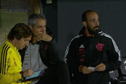 Paulo Sousa no banco de reservas do Flamengo