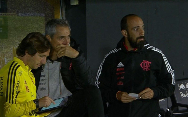 Paulo Sousa no banco de reservas do Flamengo