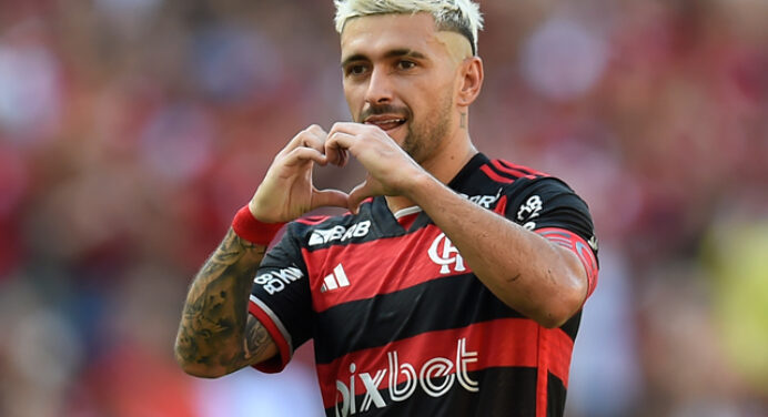 R$ 100 milhões: Flamengo e patrocinadora avançam por reajuste em contrato