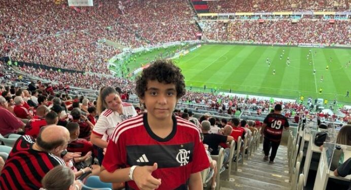 Após sofrer choque de 13 mil volts, criança se emociona com jogo do Flamengo no Maracanã