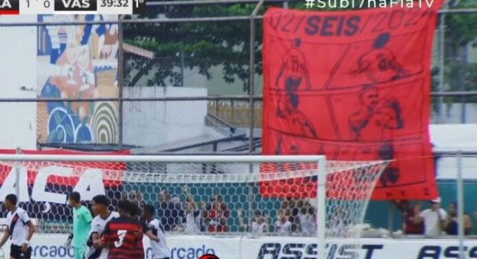 Torcida do Flamengo cria bandeira para eternizar goleada histórica sobre o Vasco