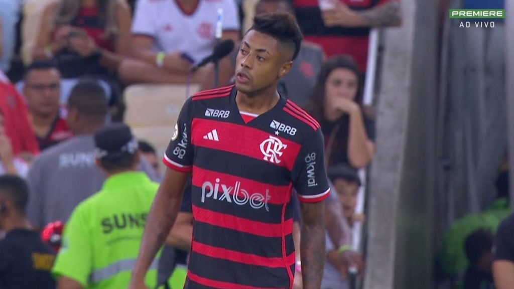 Bruno Henrique treina com o elenco, mas ainda é dúvida para jogo do Fla contra o Cruzeiro