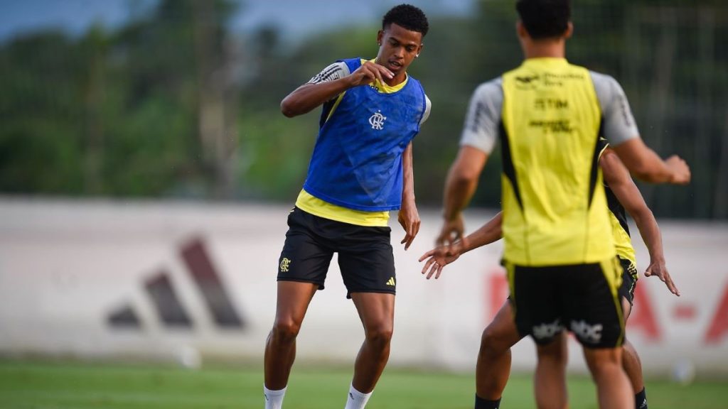 Carlinhos inicia fase de transição e se aproxima de retorno ao Flamengo