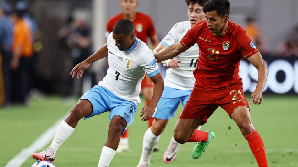 Assistência, desarmes e mais: De La Cruz comanda goleada do Uruguai sobre a Bolívia e se destaca na Copa América