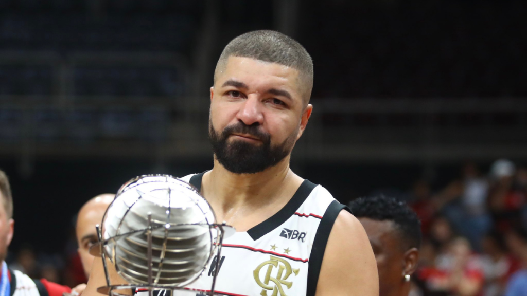 Ídolos do Flamengo, Marcelinho e Olivinha relembram jogo histórico contra time da NBA