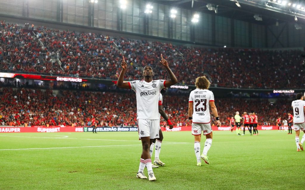 “Gosto de vitória”: Auxiliar de Tite comemora resultado de jogo do Flamengo contra o Athletico