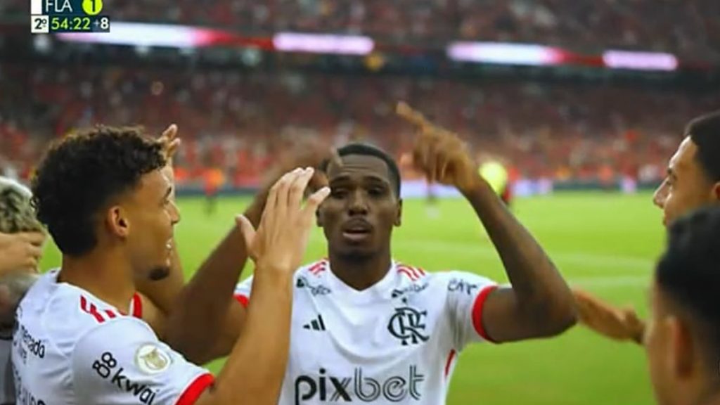 LÍDER NA RAÇA! Flamengo faz gol no último lance, e goleiro do Athletico impede vitória do Mais Querido