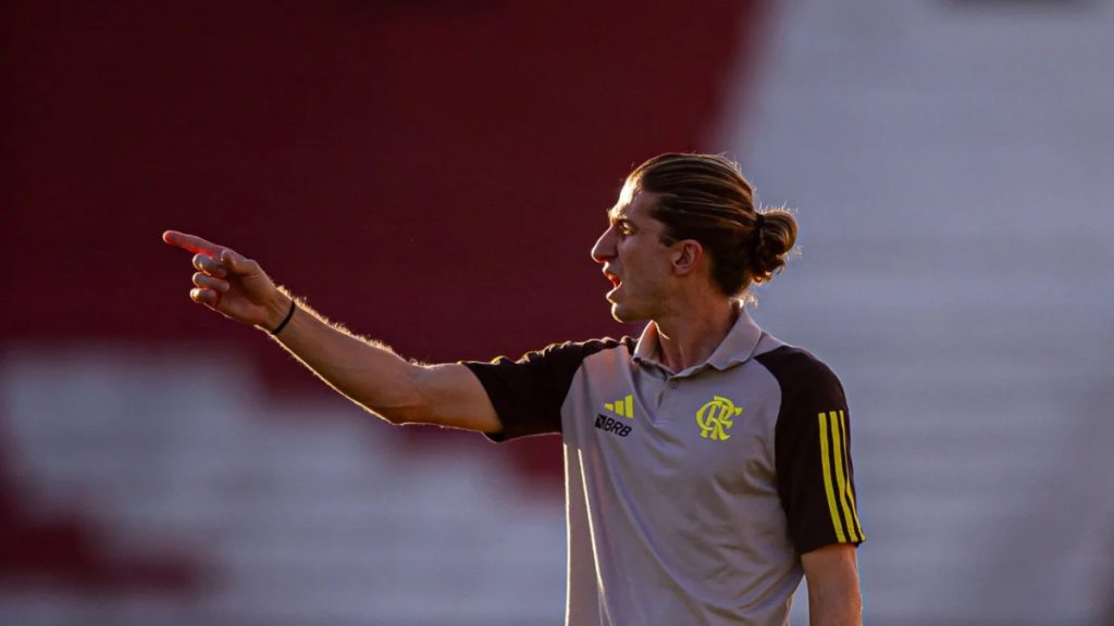 Filipe Luís elogia novo reforço do Flamengo, mas faz alerta: “Tem que ter coragem”