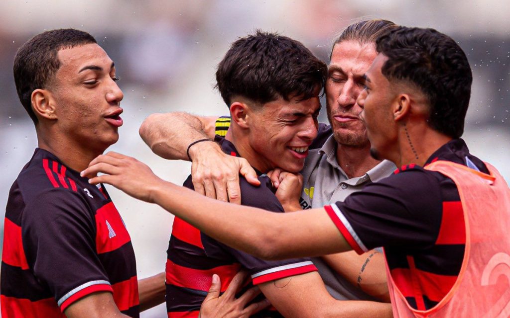 VALE TÍTULO! Com Filipe Luís, Flamengo encara o Vasco em busca do título da Copa Rio Sub-17