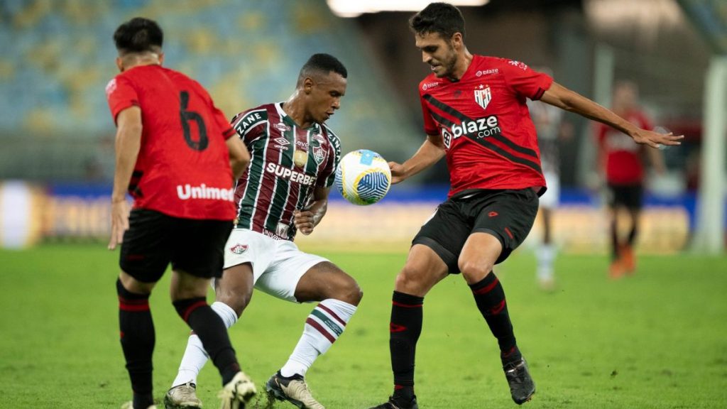 Fluminense entra em crise, e Bragantino se aproxima do G-4: veja classificação do Brasileirão após jogos deste sábado