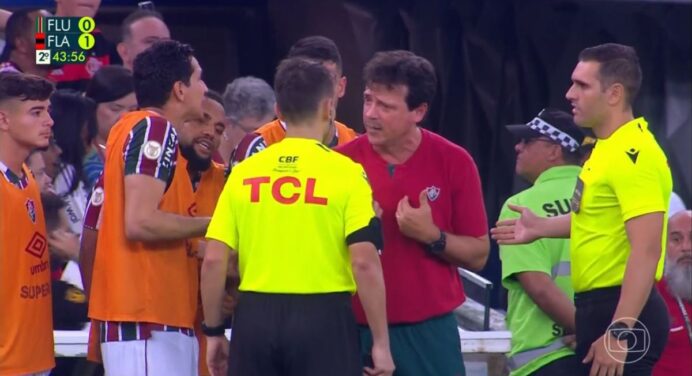 Eles estão descontrolados! Diniz surta em derrota para o Flamengo e acaba expulso