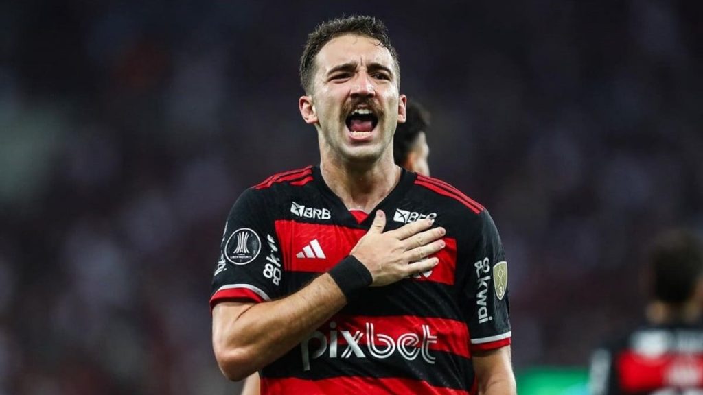 Léo Ortiz revela curiosidade após nova função no Flamengo