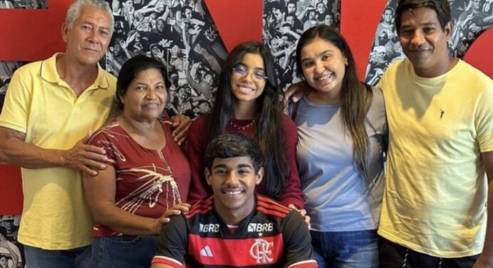 Flamengo acerta contratação de atacante da Portuguesa