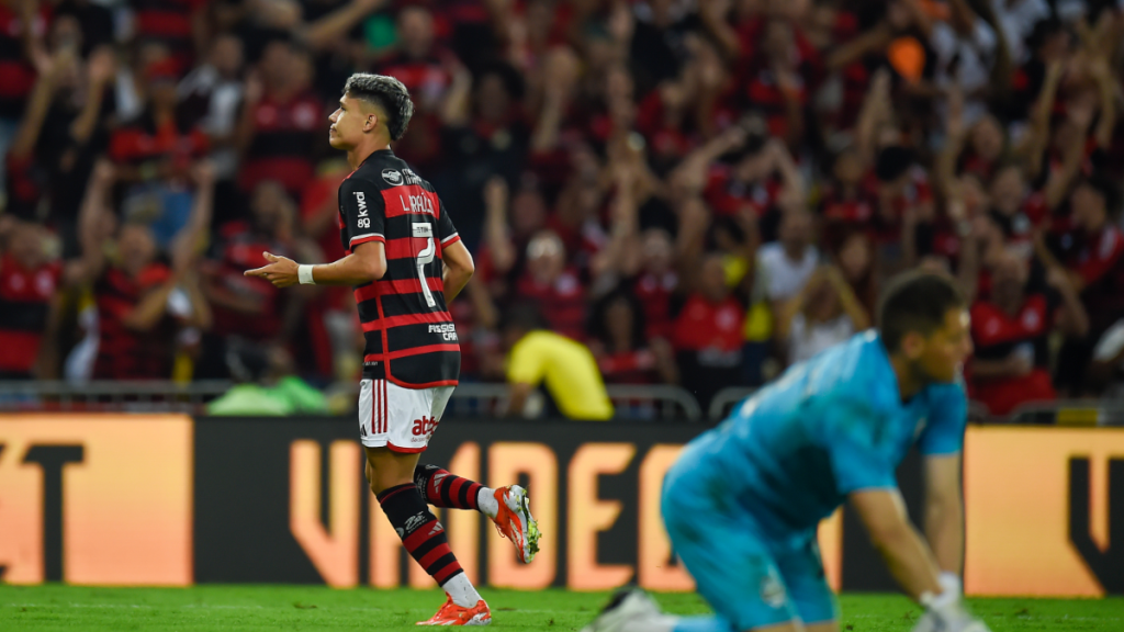 Luiz Araújo é eleito ‘Craque da Torcida’ após garantir a vitória do Flamengo contra o Grêmio