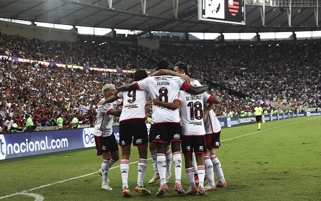 Flamengo comemora gols contra o Vasco