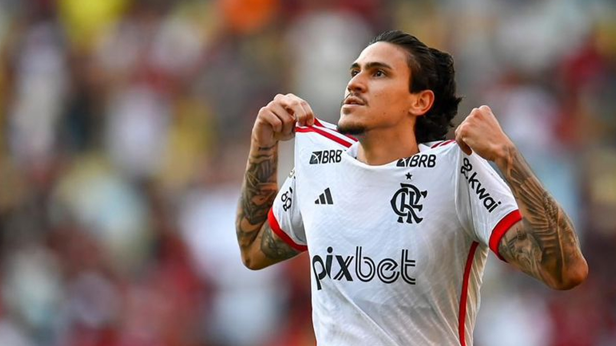 Pedro comemorando gol pelo Flamengo