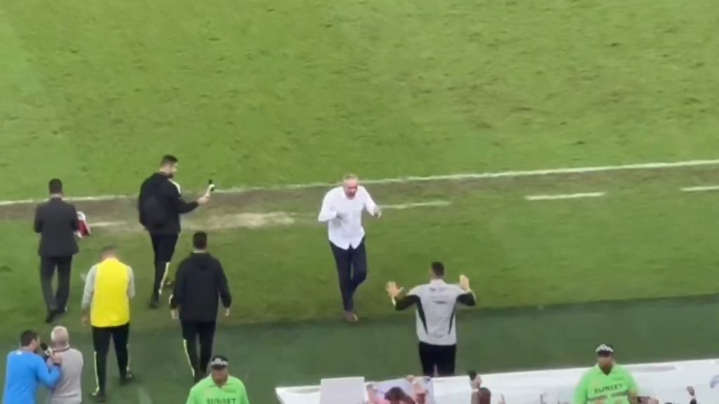 Da angústia à loucura! Tite sofre e explode com apito final em jogo do Flamengo contra o Cruzeiro; veja vídeo