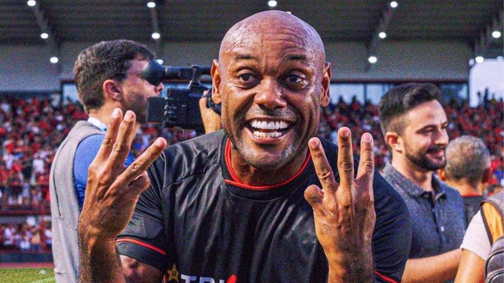 Vagner Love pelo Atlético-GO