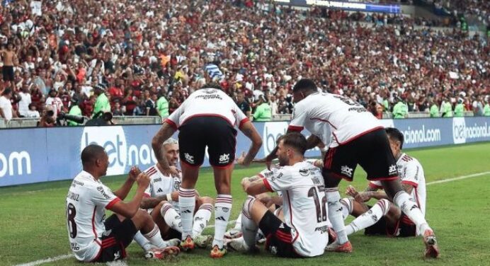Jogador do Flamengo é eleito o melhor do Brasileirão em maio