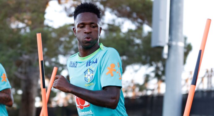 Lateral da Seleção Brasileira rasga elogios a Vini Jr