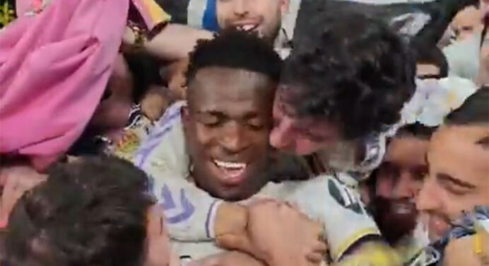 Torcedor põe Vinicius Jr no colo e tem reação inusitada com Real Madrid campeão da Champions; veja vídeo