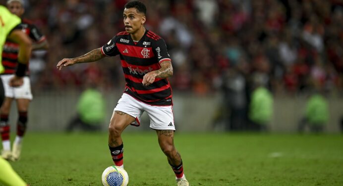 Torcedores do Flamengo criticam Allan e pedem Léo Ortiz de volante: “Não pode ser banco”