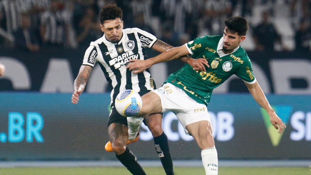 Botafogo vence Palmeiras e pressiona Flamengo; veja classificação atualizada do Brasileirão 2024