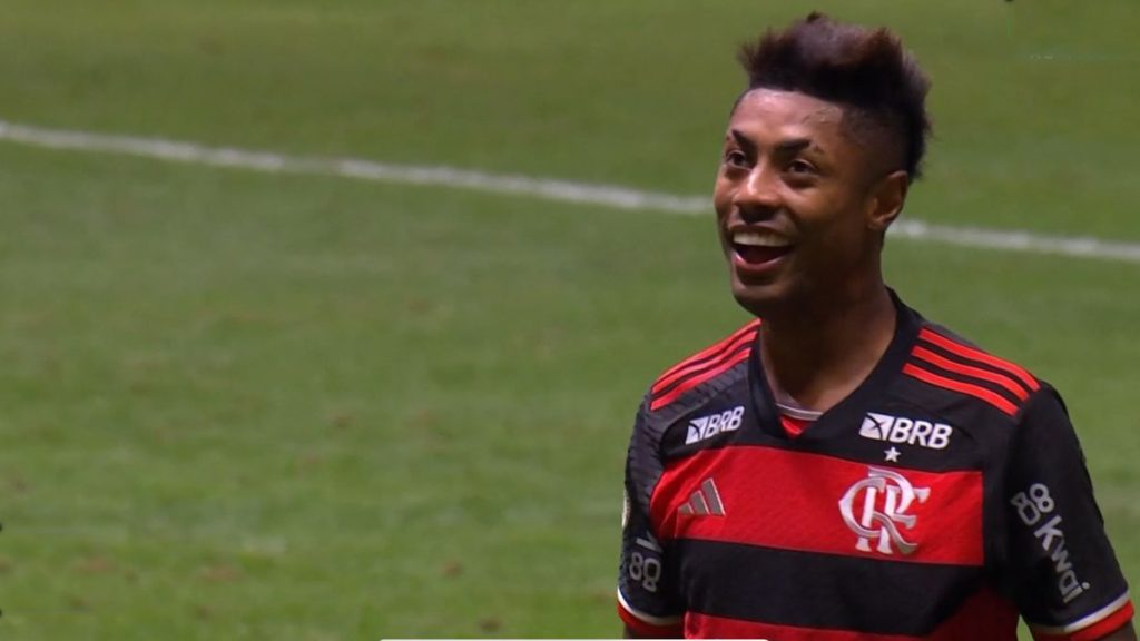 Bruno Henrique celebra qualidade do elenco do Flamengo e aponta diferencial em vitória sobre o Atlético-MG