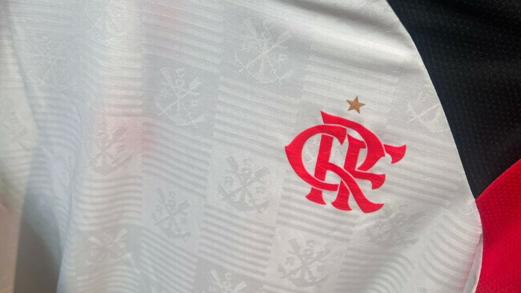 Flamengo lança novas camisas em evento na Gávea; veja imagens