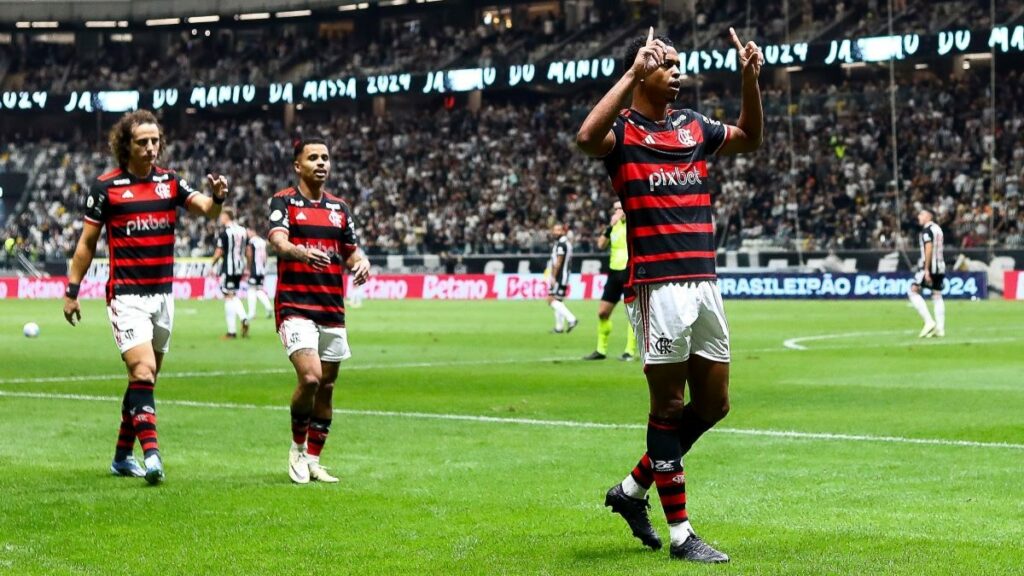 Respeita o teu pai! Flamengo estreia em quarto estádio do Atlético-MG com 4ª vitória