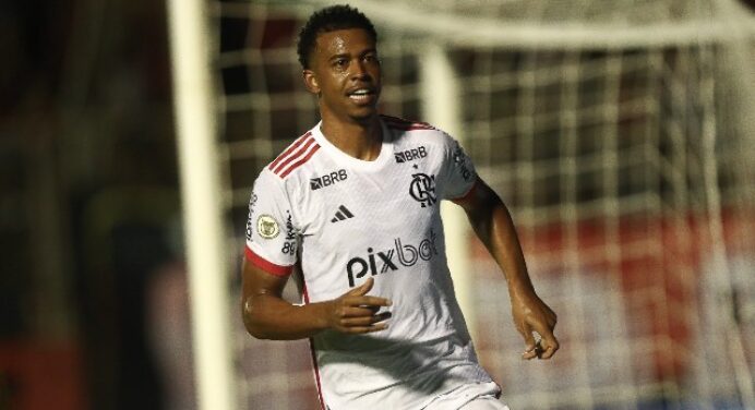 Escalação do Flamengo: Carlinhos comanda ataque em jogo de hoje contra o Grêmio