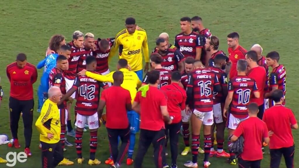 Dorival teve mesma atitude em jogo do Flamengo antes de ‘polêmica dos pênaltis’ durante partida do Brasil