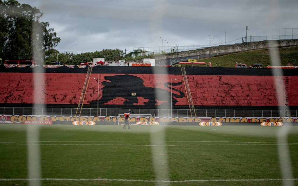 Técnico aponta culpado em derrota do Vitória para o Flamengo no Brasileirão