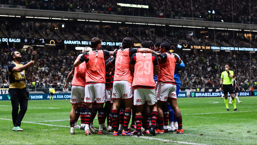 Chance de título do Flamengo no Brasileirão aumenta após vitória sobre o Atlético-MG e empate do Palmeiras