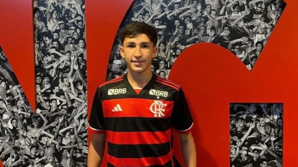 Flamengo contrata vice-artilheiro e camisa 10 de time carioca para categoria de base